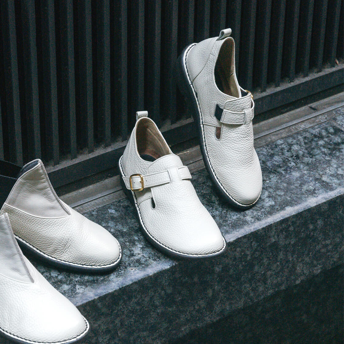 ダークブラウン