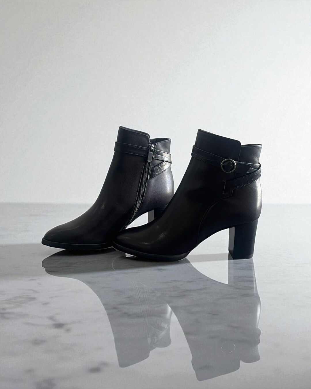 未使用新品 UNTISHOLD ブラックレザーウェッジヒール 2025年最新】UNTISHOLDの人気アイテム - メルカリ