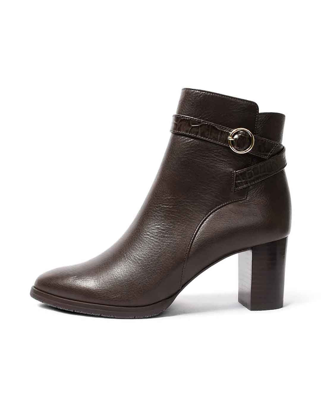 ダークブラウン