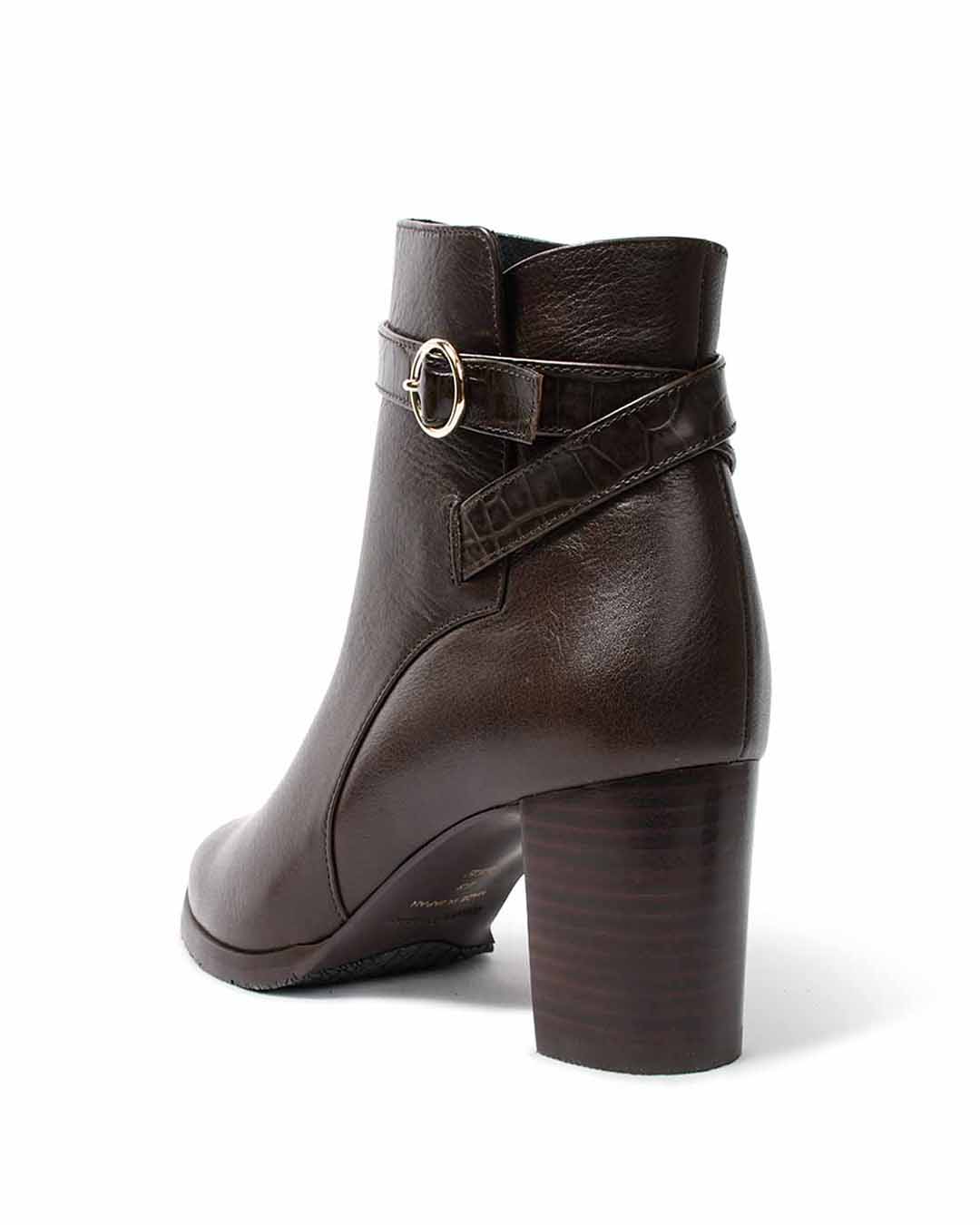 ダークブラウン