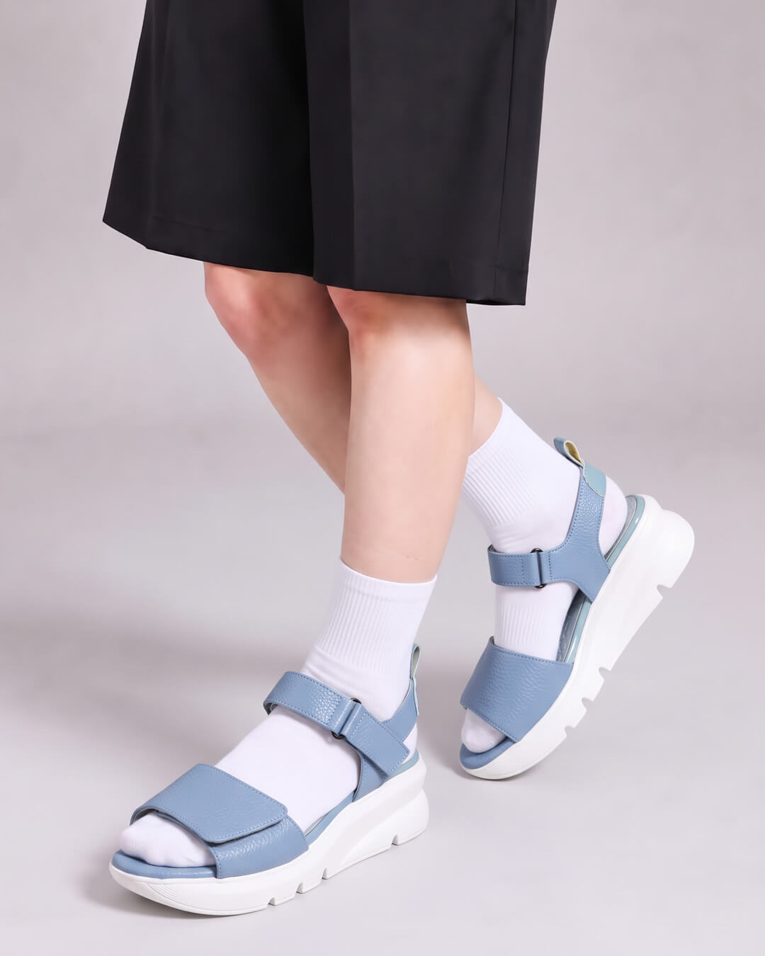 ブルー