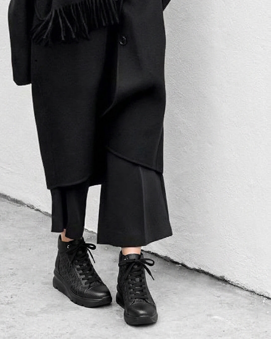 【243534】ハイカットスニーカー