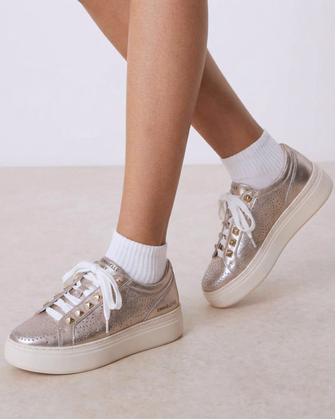 【90116】パンチングデザインスニーカー