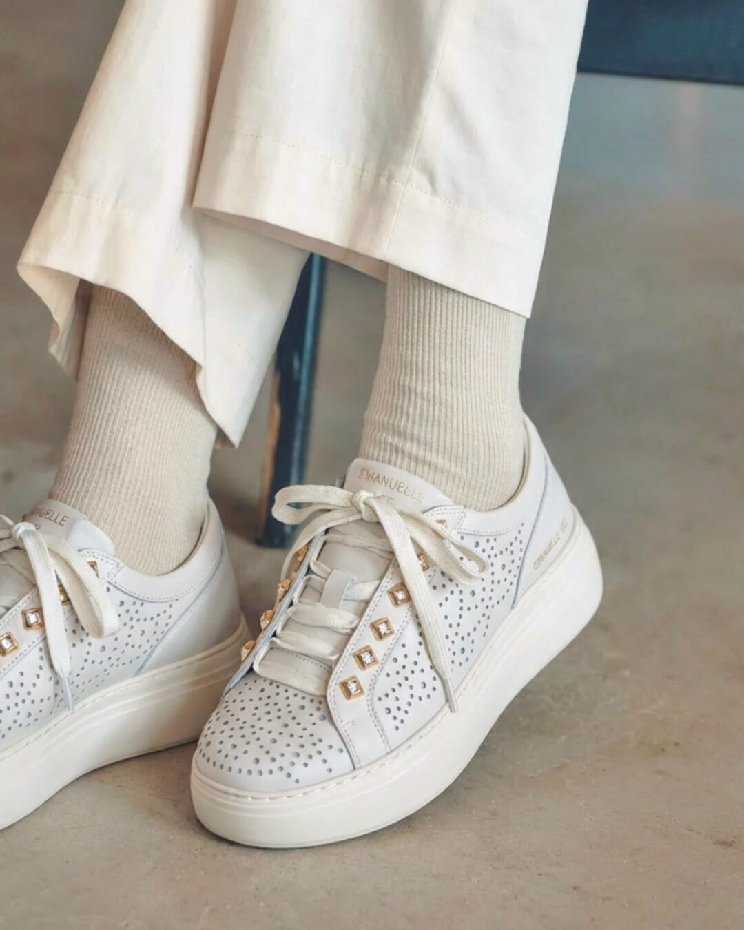【90116】パンチングデザインスニーカー
