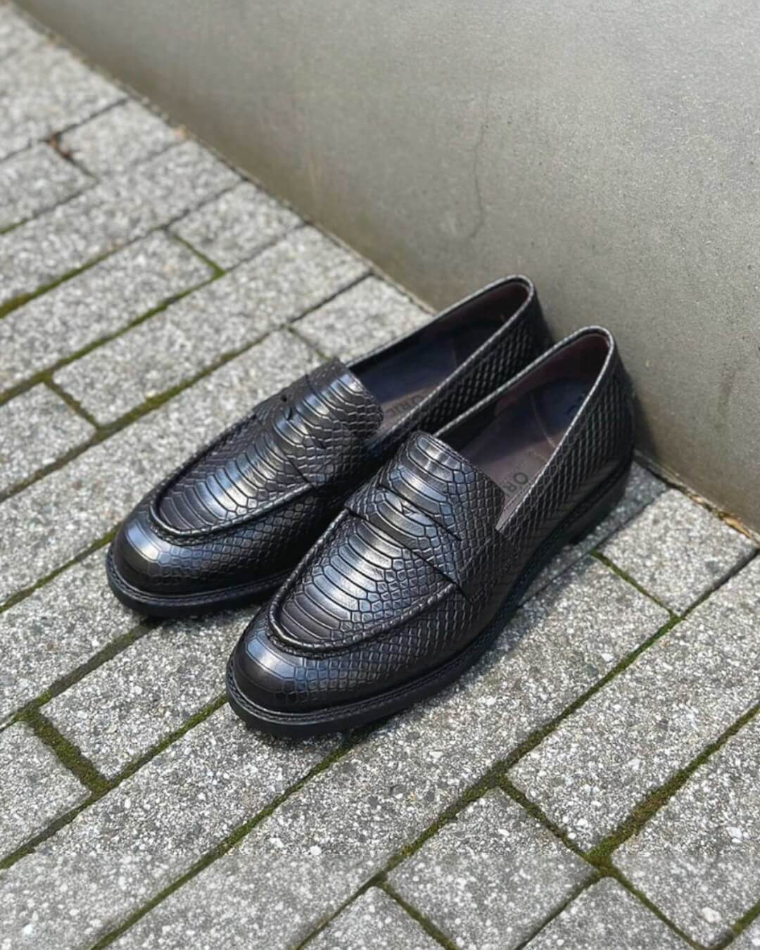 Amazon | [Ｌｏｎｄｏｎ Ｓｈｏｅ Ｍａｋｅ Ｃｏ．，Ｌｔｄ．] レザー コイン ローファー/London Shoe Make Oxford  and Derby 9005 (ブラックコンビ, 25.0 cm) | Ｌｏｎｄｏｎ Ｓｈｏｅ Ｍａｋｅ Ｃｏ．，Ｌｔｄ． | レースアップシューズ  レザーコインローファー 白黒