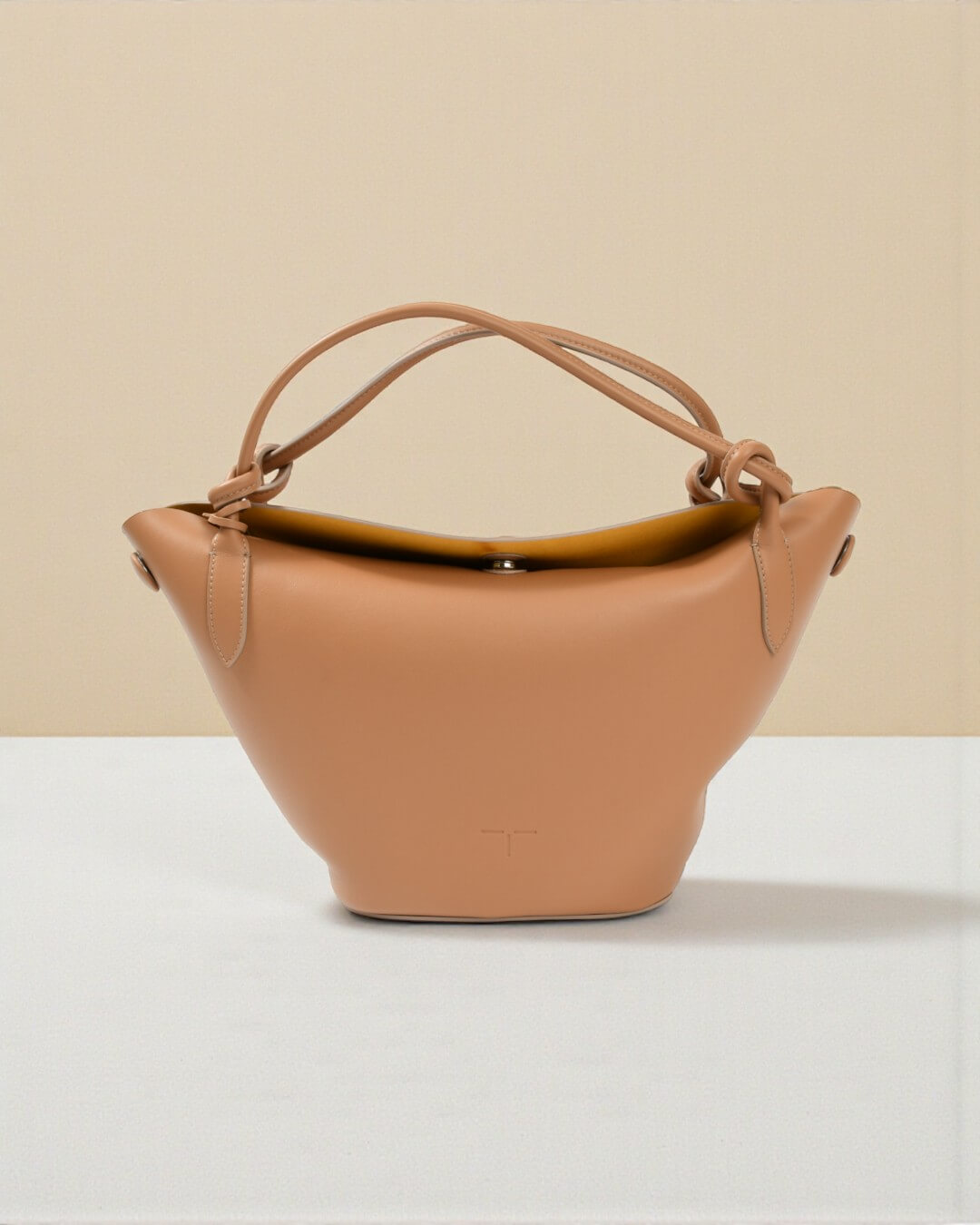 ライトブラウン