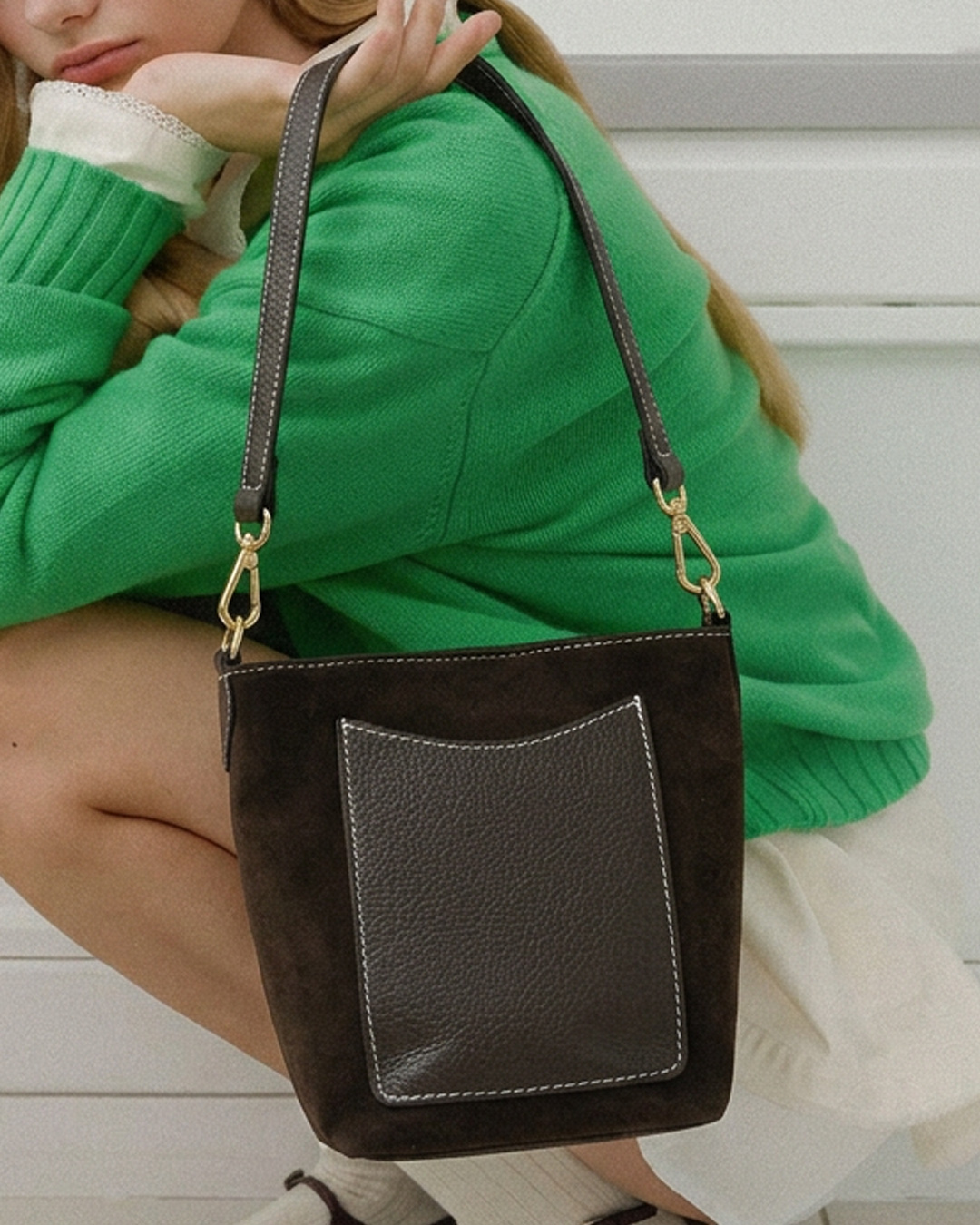 ダークブラウン