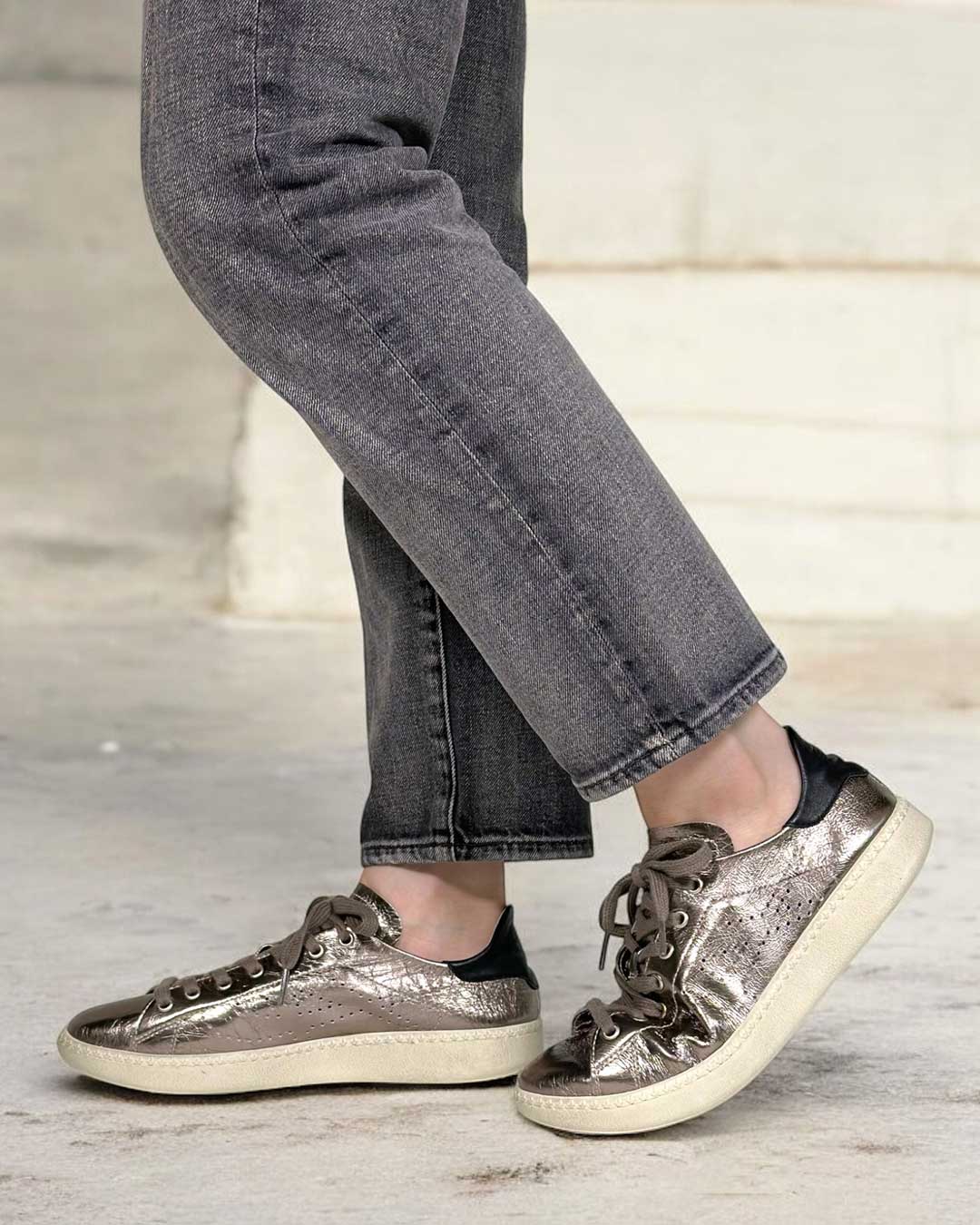 シルバーグレー