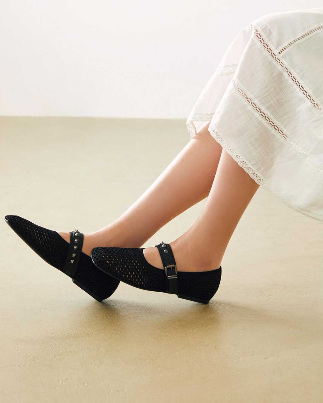 刺繍パール付き黒フラットシューズ パール付き Black スエード・フラットシューズ |ADE FLAT |2021