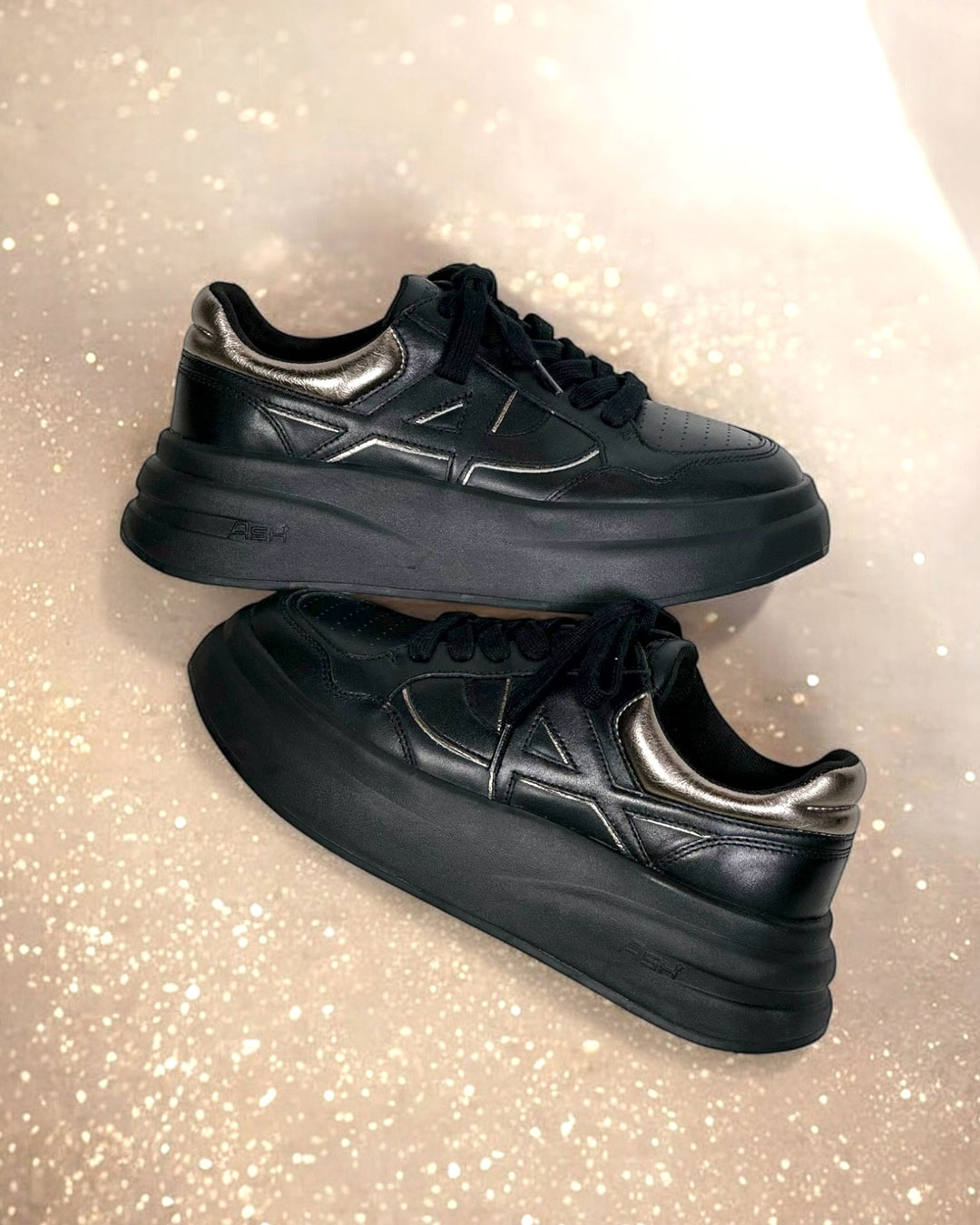 EKSIS ブラック スウェード スニーカー　美品 EKSIS ブラック スウェード スニーカー 美品