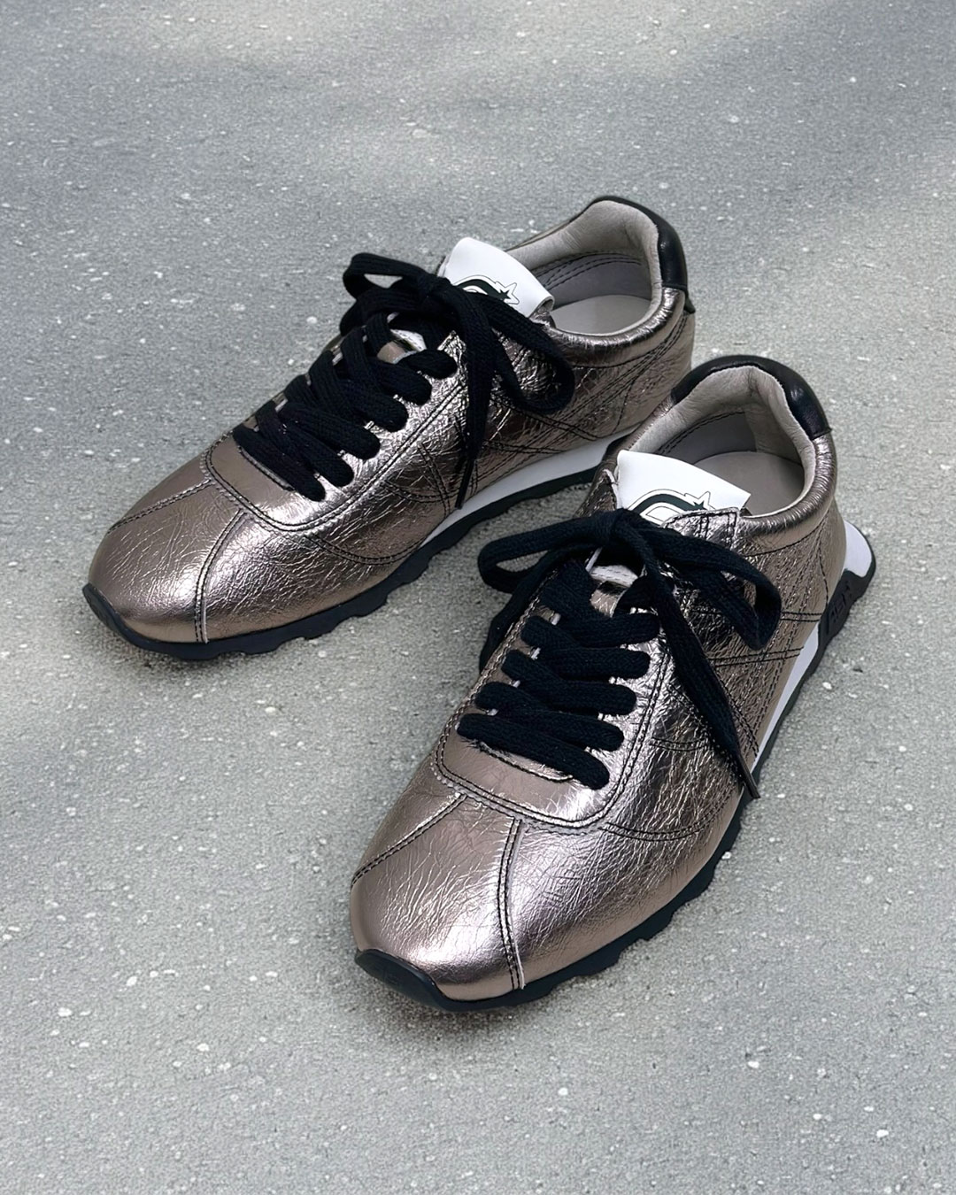 シルバーグレー