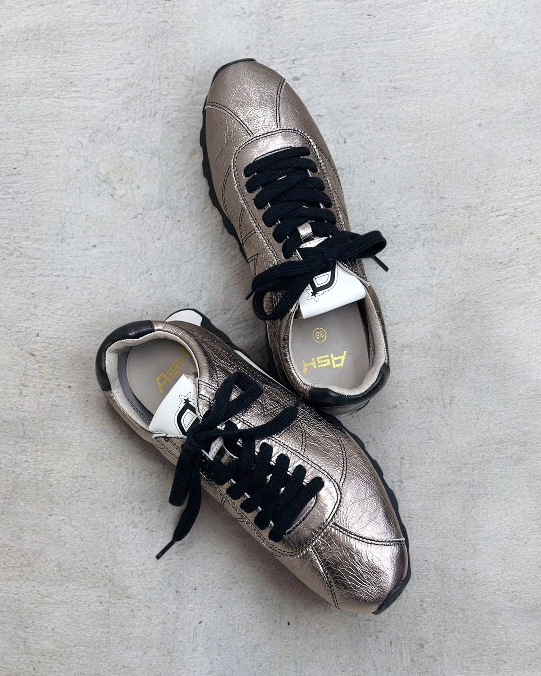 シルバーグレー