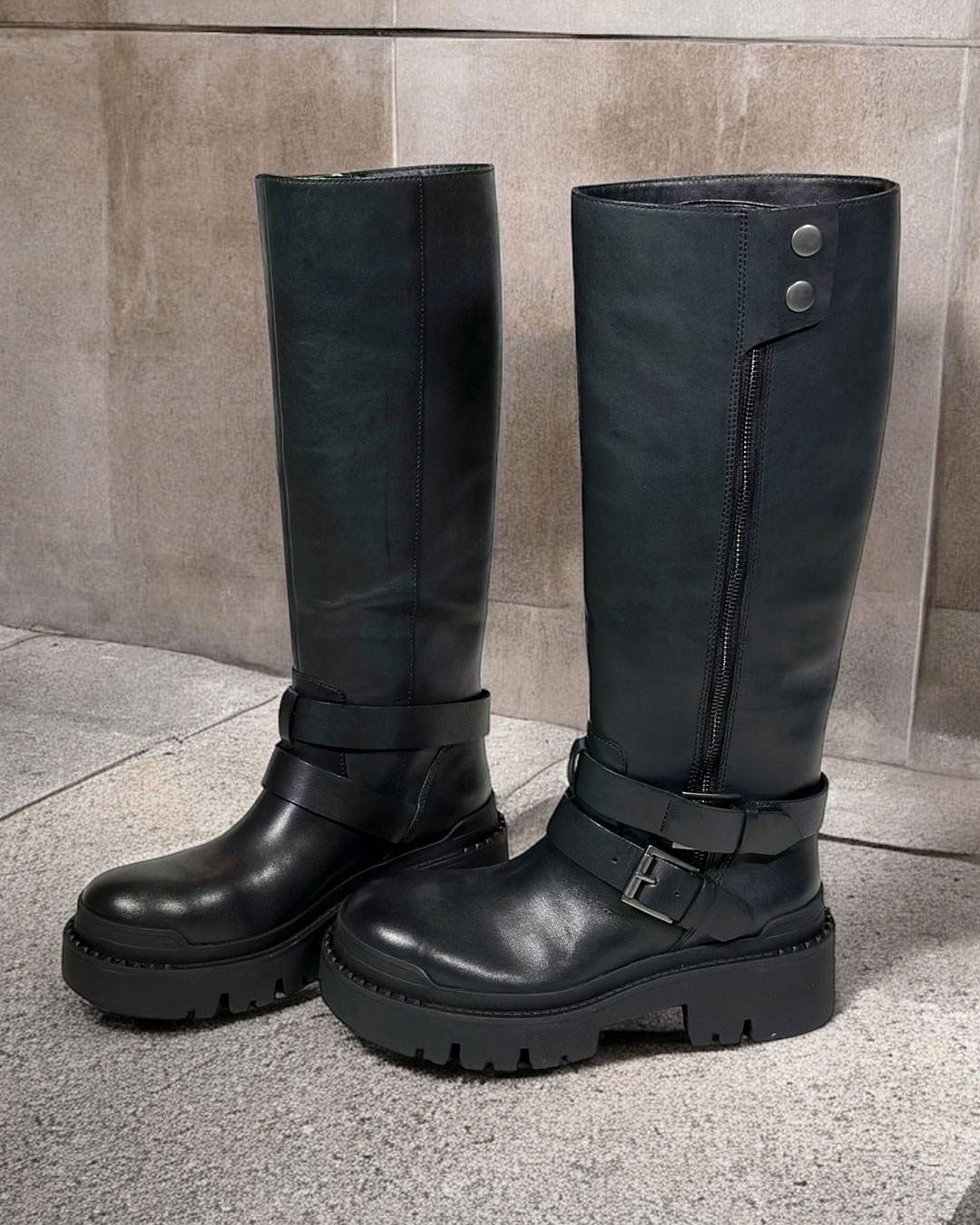 【極美品】CHNAEL ロングブーツ 36 ブラック ロゴ ベルト 極美品】CHNAEL ロングブーツ 36 ブラック ロゴ ベルト 極美品