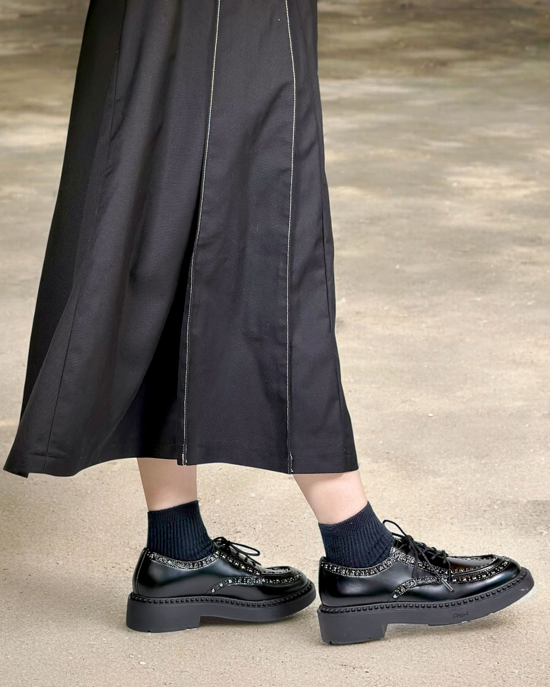 miu miu レースアップパンプス　パイソンスタッズ サイズ36 23センチ ブラック レザー レースアップ シューズ | Miu Miu
