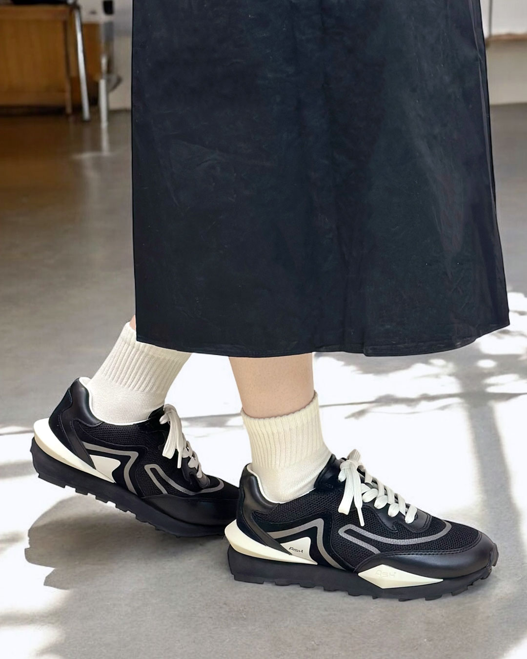 SHA'CARRI】メッシュローカットスニーカー｜HAYASHIGO ONLINE