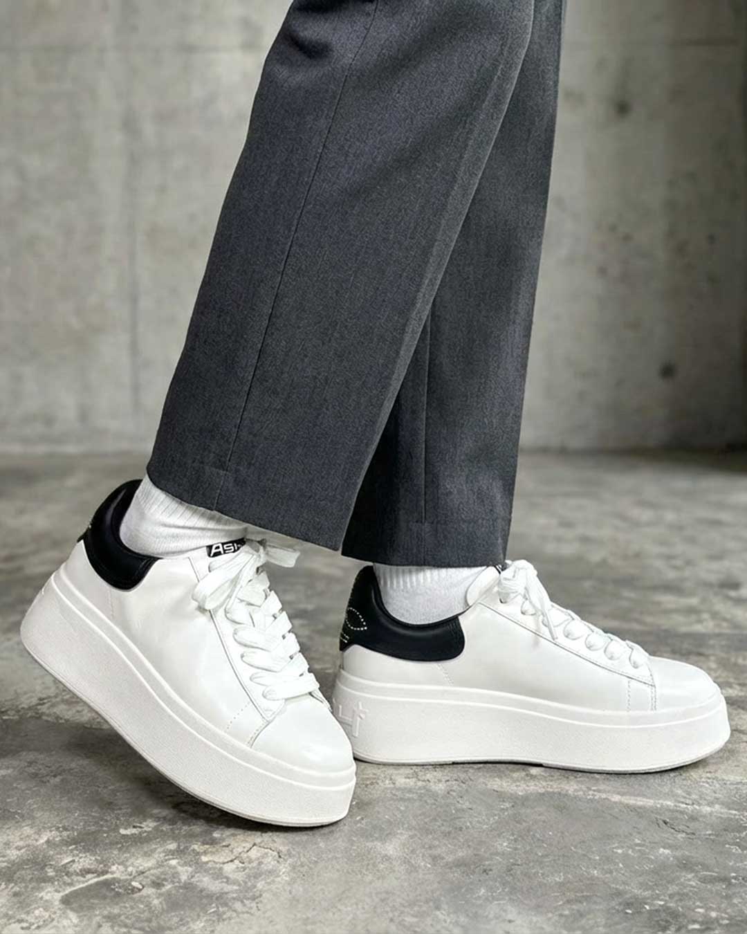 【MOBY STUDS】スタッズスニーカー