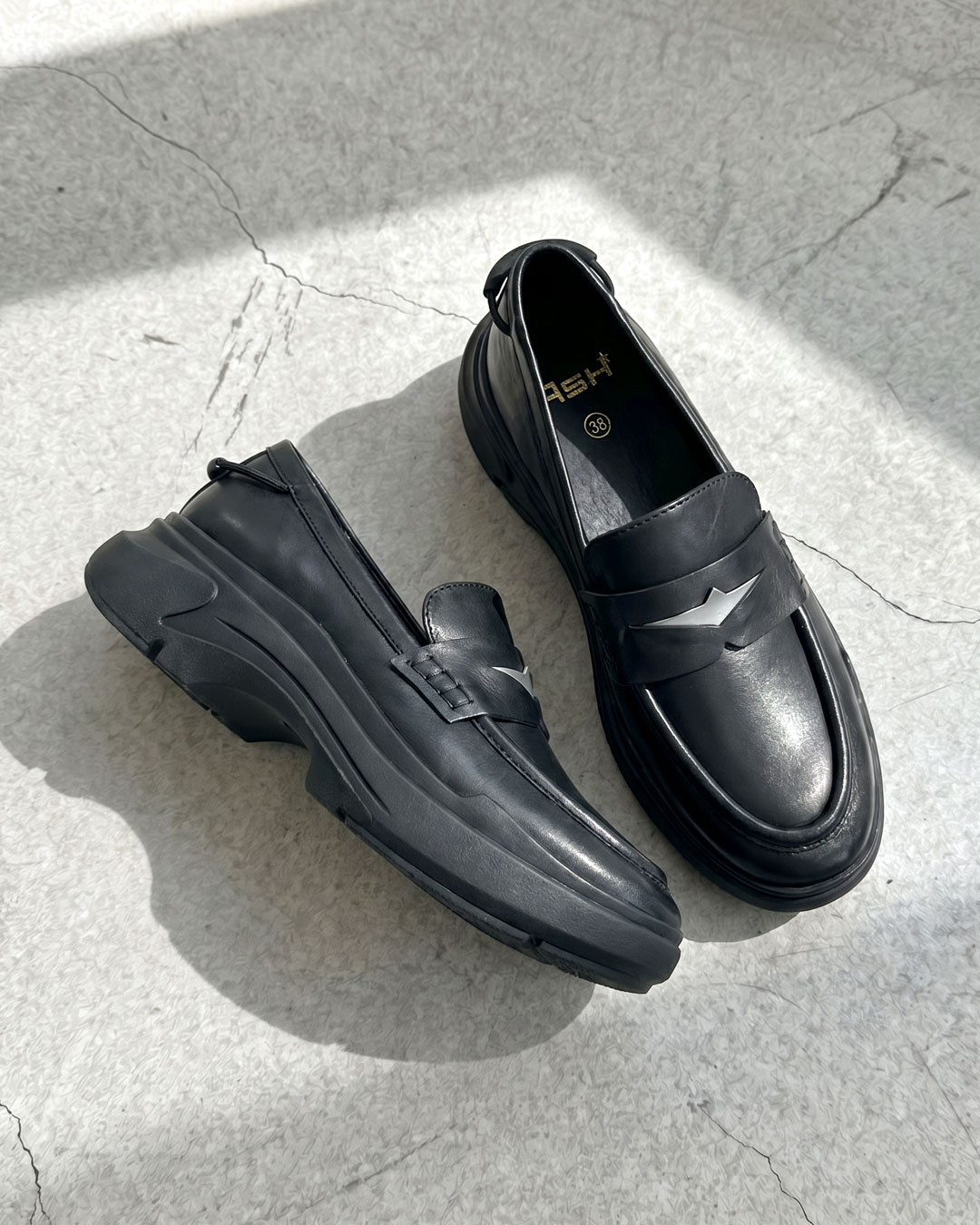【NOLITA】ローファースニーカー
