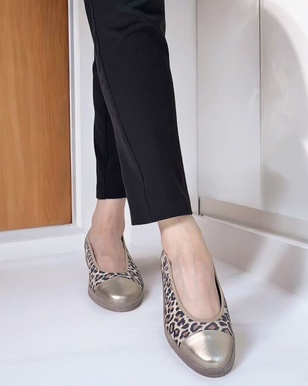 【66042】軽量フラットシューズ