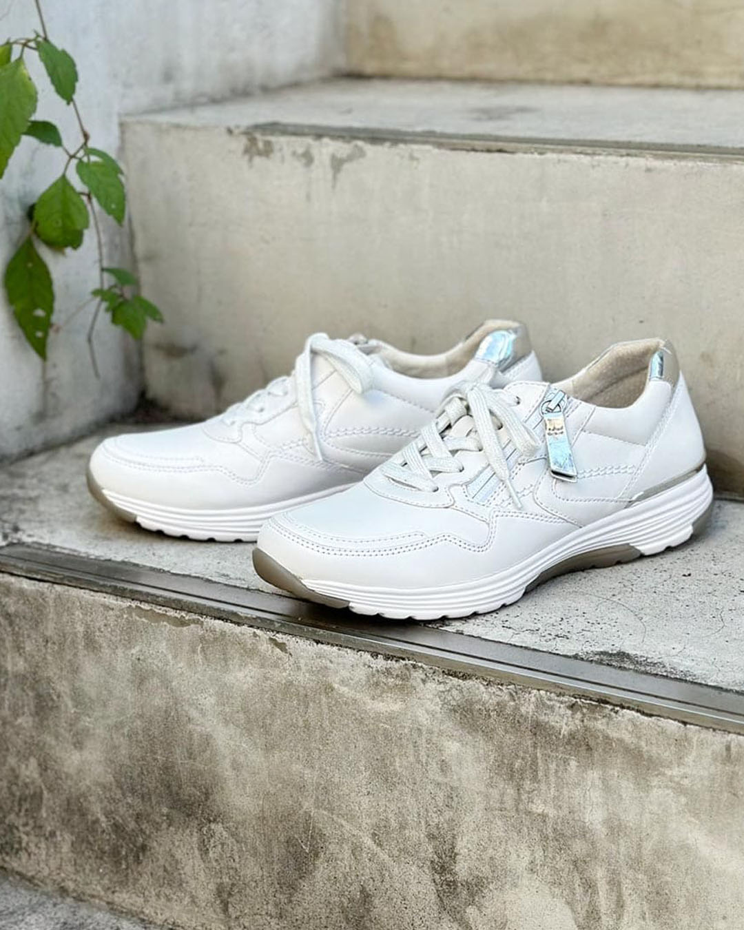 CELFORD 装飾バックル付きホワイトスニーカー 36 CELFORD 装飾バックル付きホワイトスニーカー 36