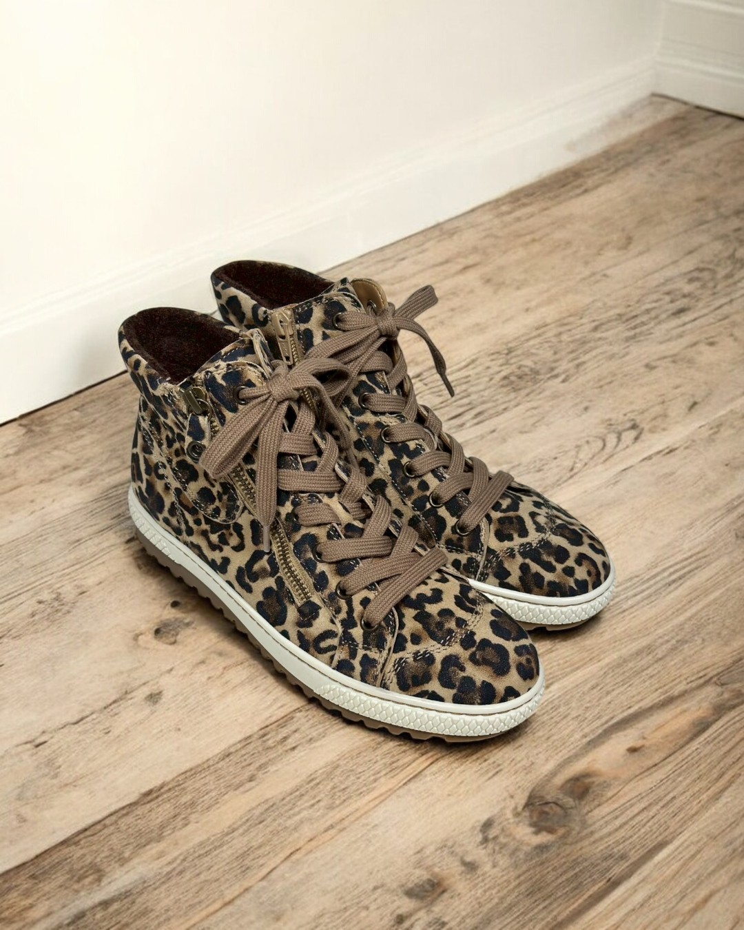 専用Louis Vuitton ヒョウ柄 ハイカットスニーカー37 23、5cm 73754】レオパードハイカットスニーカー｜HAYASHIGO ONLINE SHOP