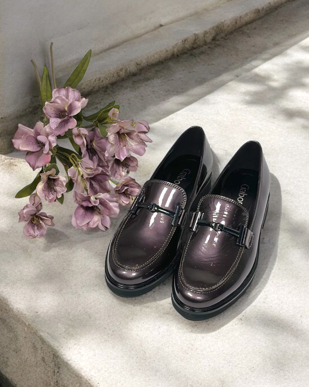 7/25までゆりかご 箱付き☆GUCCI【グッチ】エナメル パンプス 黒 グッチ(GUCCI)グッチ GGマーモントチェンキヒール パンプス 靴