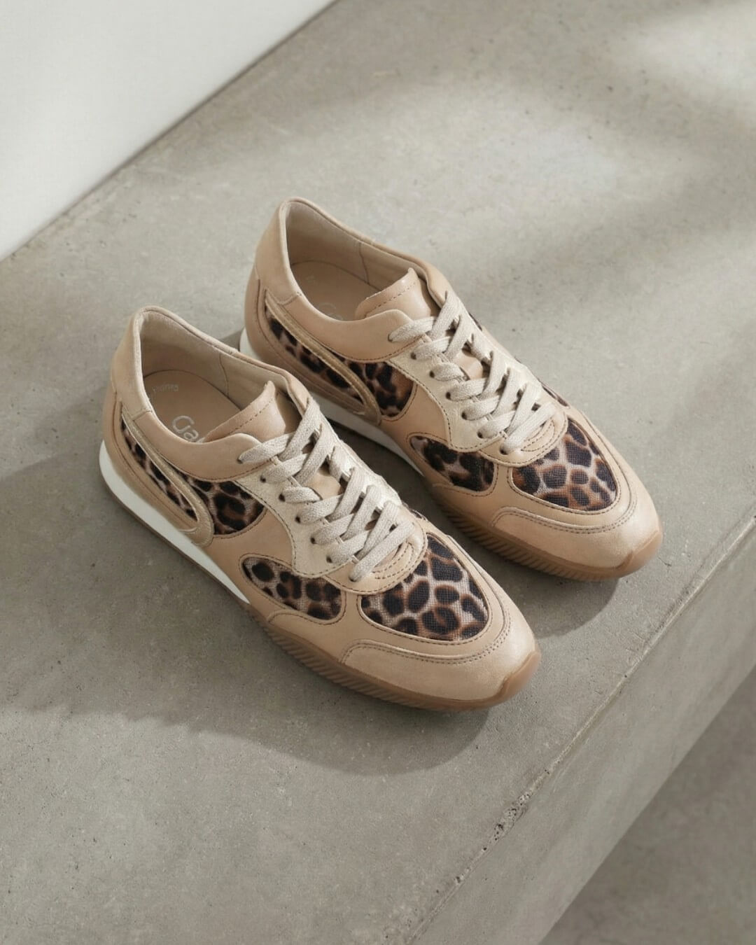 【83181】異素材スニーカー