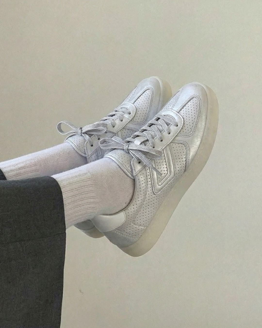 【86545】パンチングスニーカー