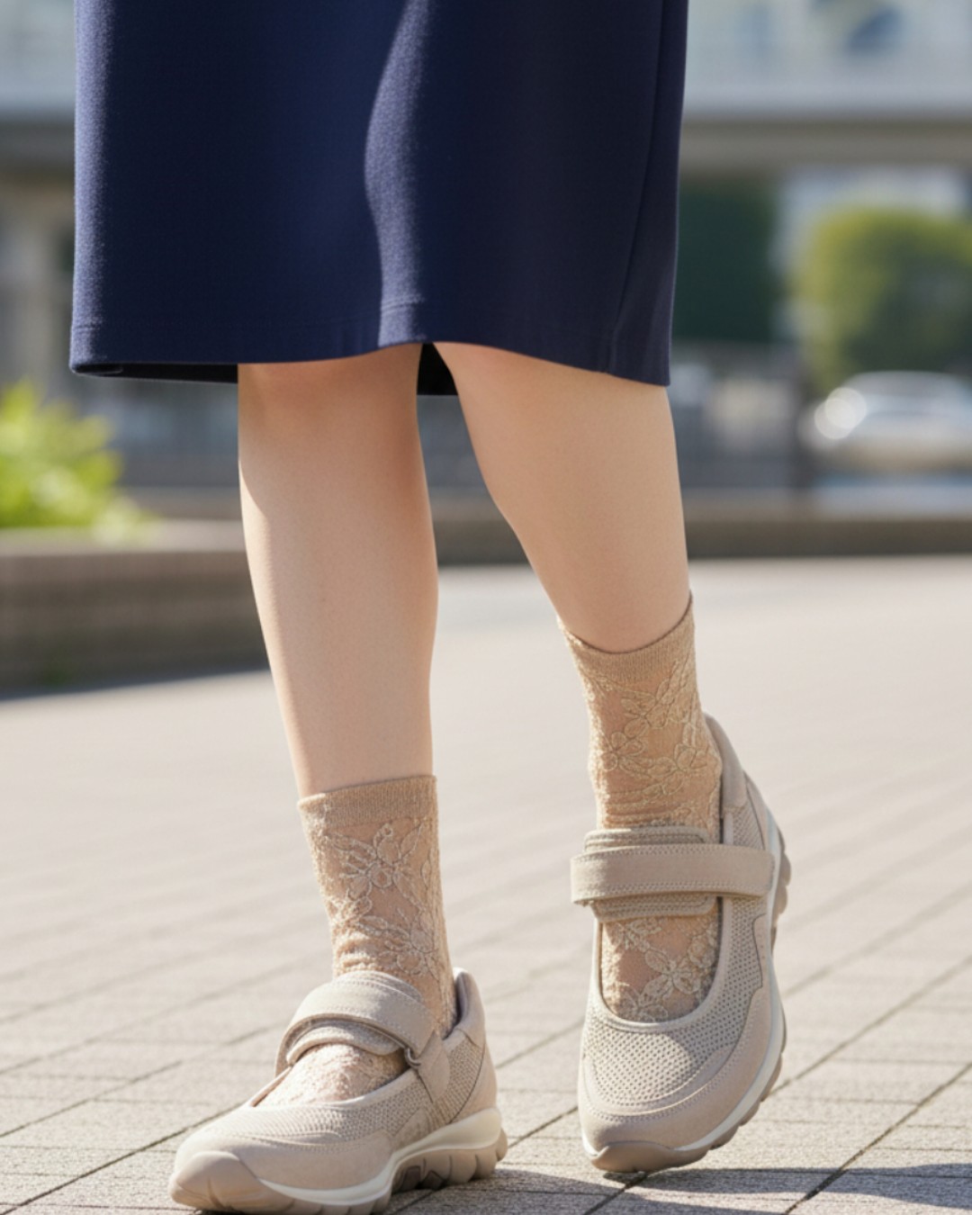 ベージュ
