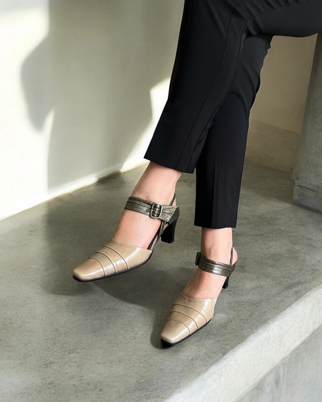 Dolce & Gabbana フローラル バックストラップ パンプス POLISHED CALFSKIN TROPICAL ROSE PRINT PUMPS