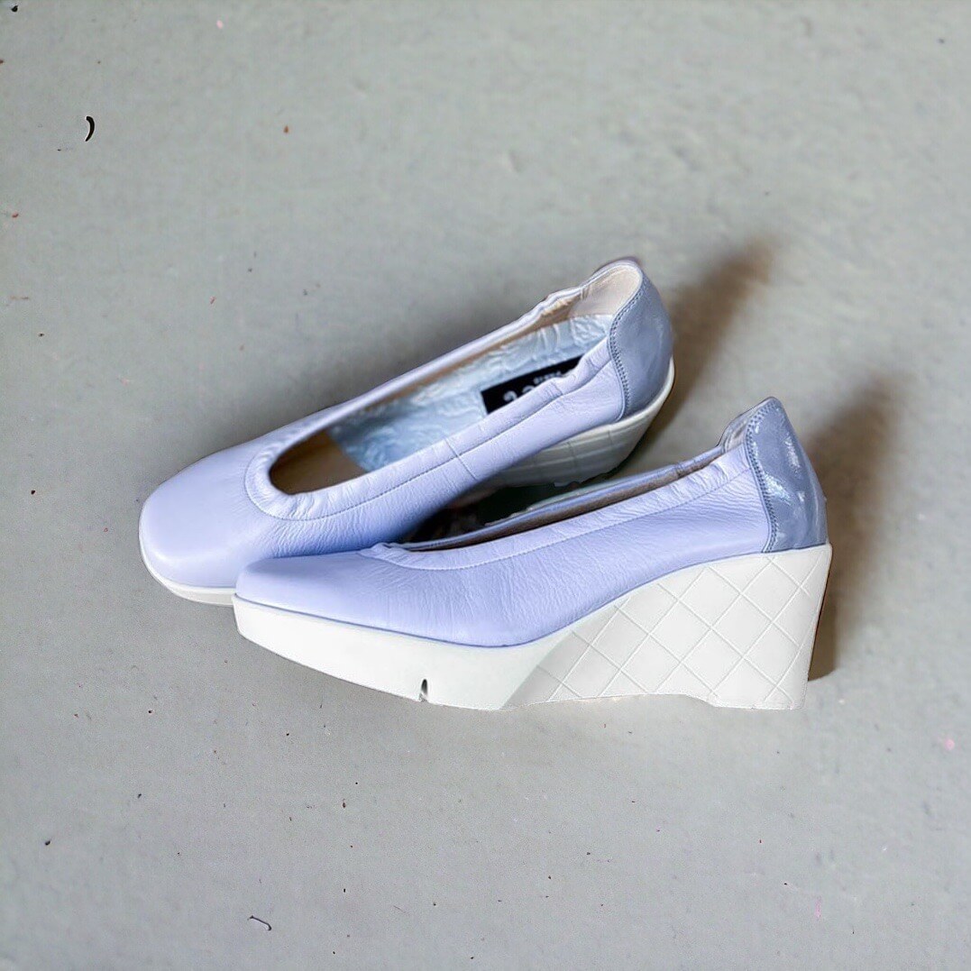 美品 VIVAIA ウエッジソール パンプス Tamia Wedge Pro] アーモンドトゥ ウェッジヒール パンプス
