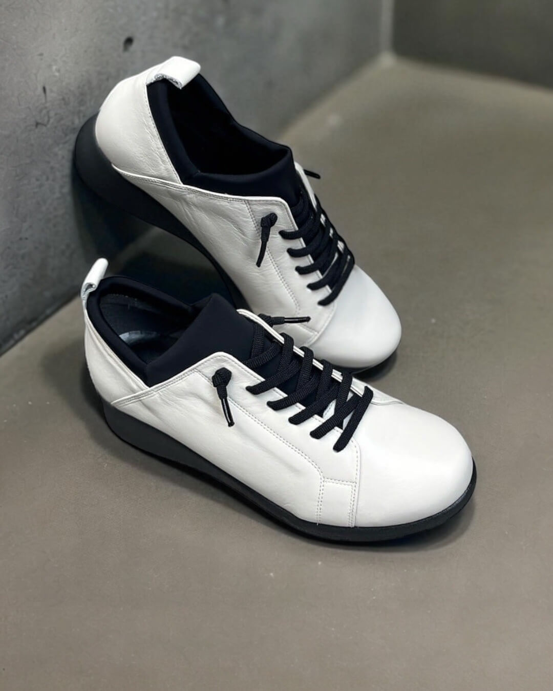モネ Monet【883204】軽量レースアップスリッポン｜HAYASHIGO ONLINE