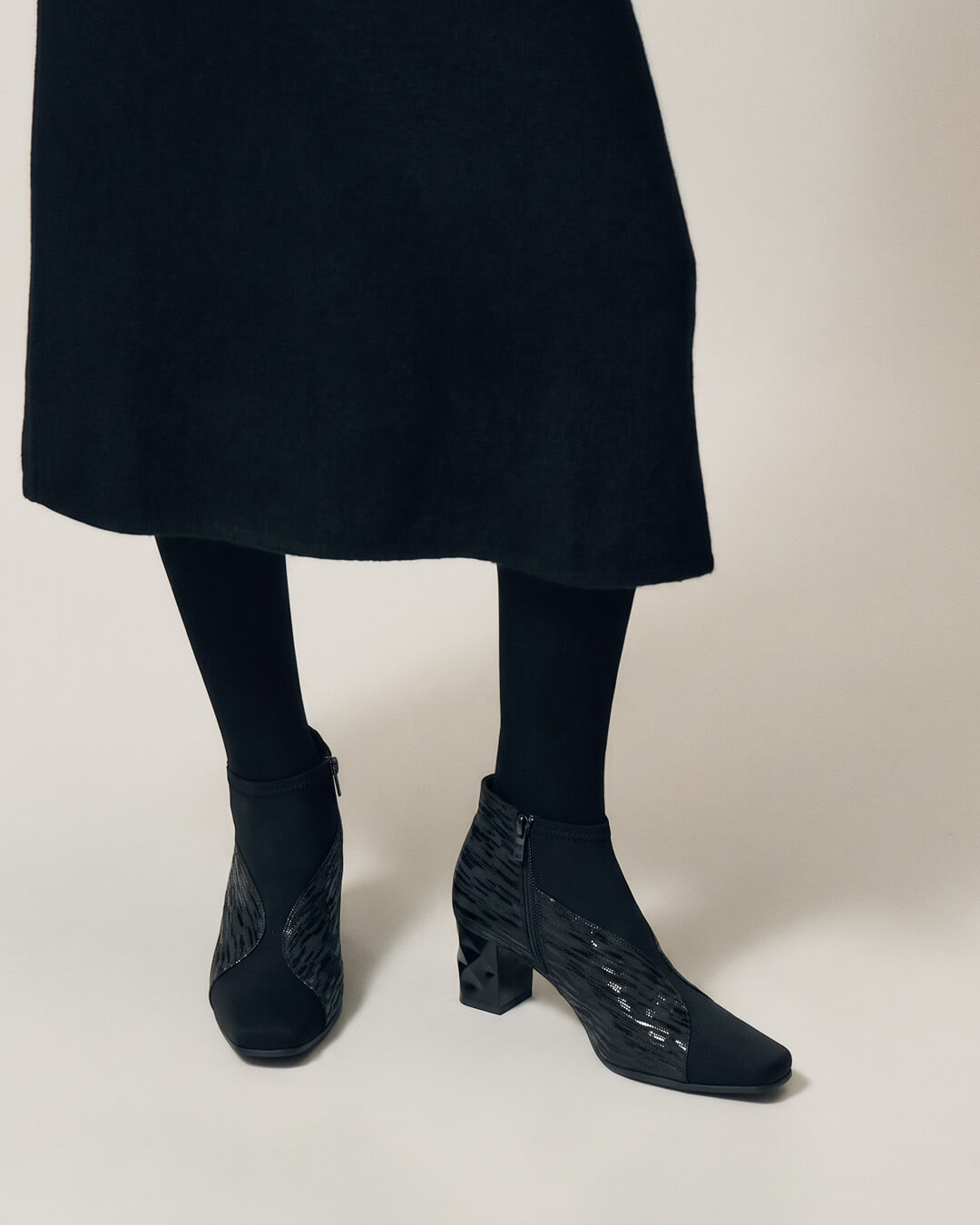 ブラック