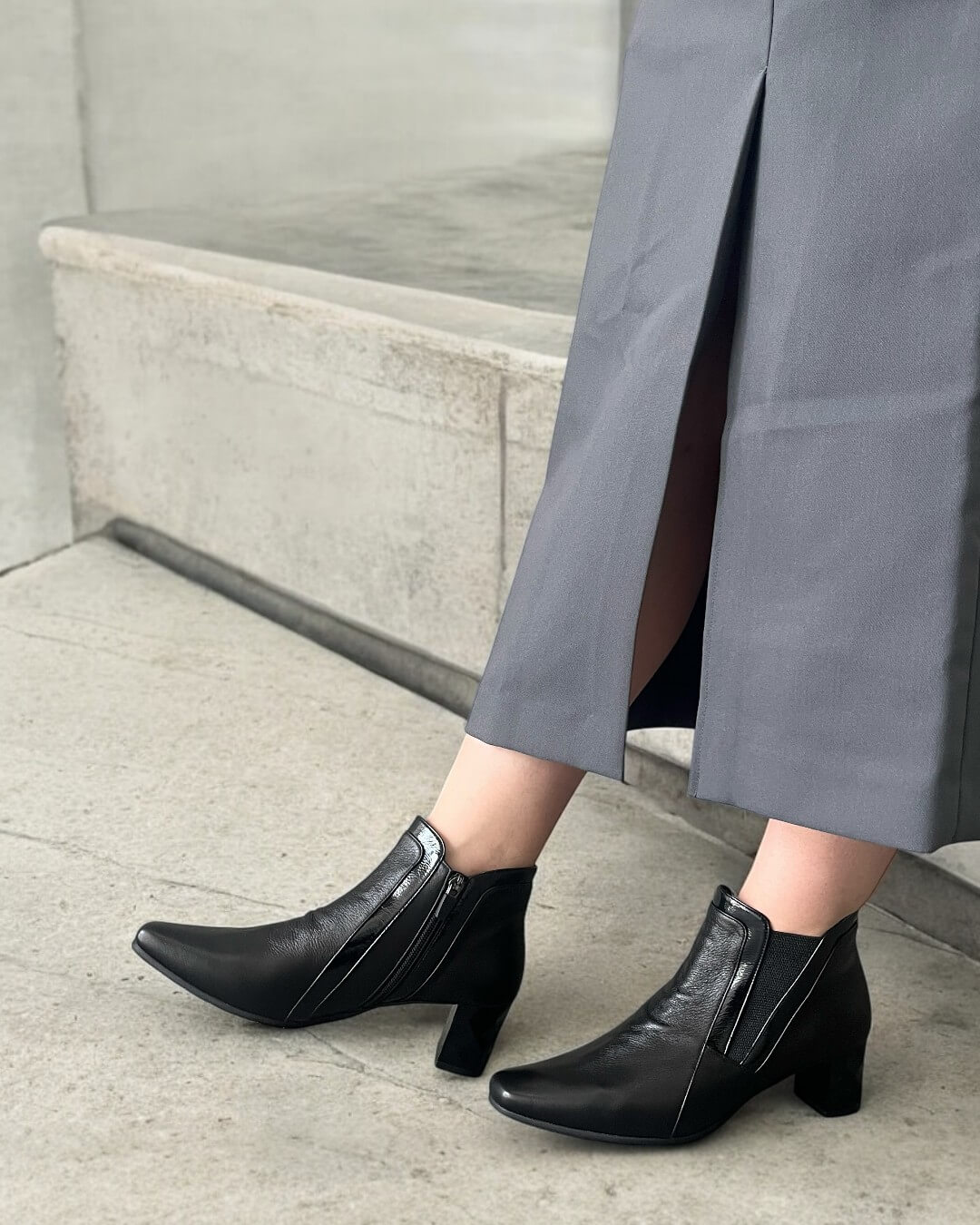 大きなサイズのAKASHI 黒 サイドファスナー ウェッジヒールブーツ