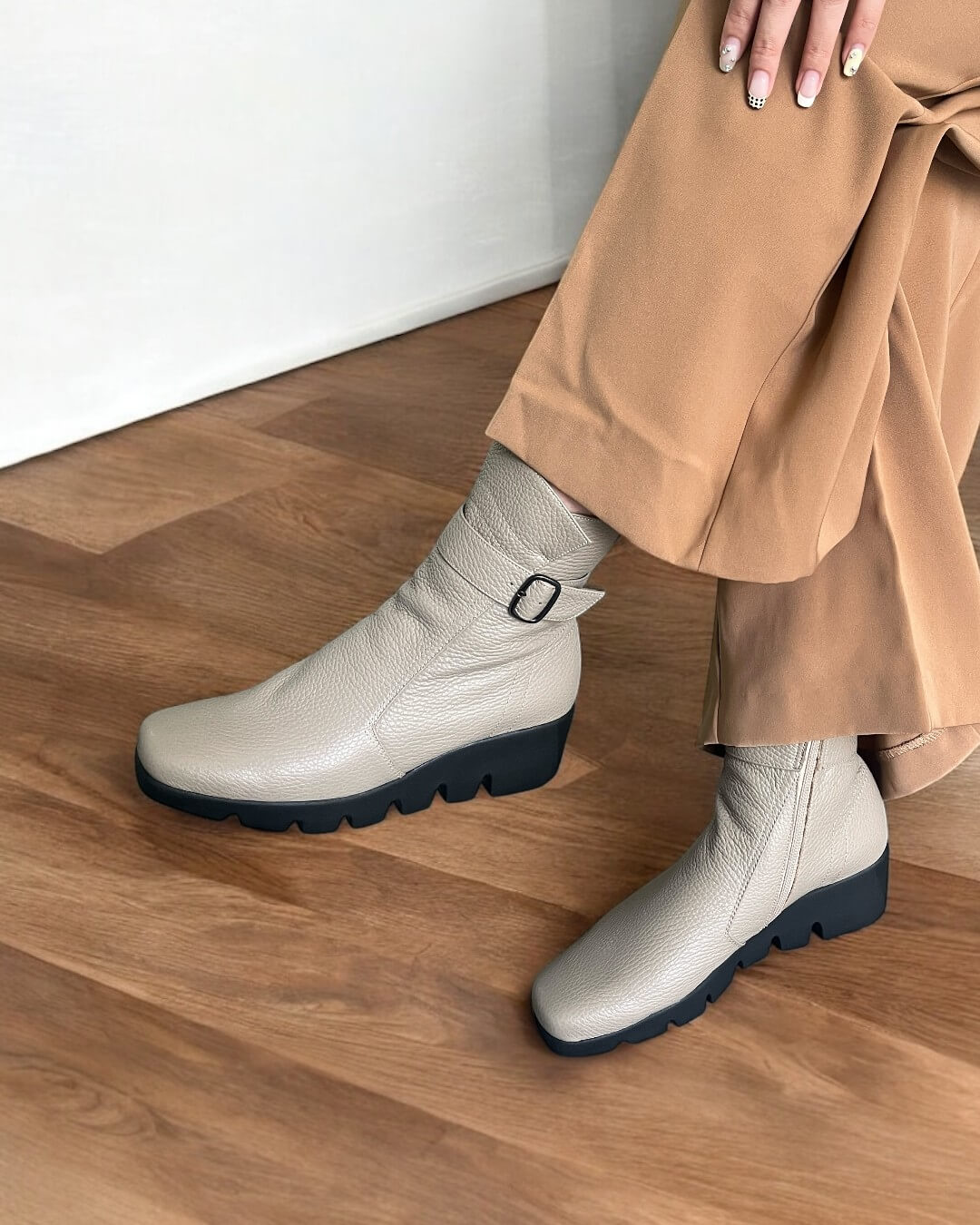 モネ（Monet）/【25秋冬新作】【883565】ベルトデザインブーツ 883565】ベルトデザインブーツ｜HAYASHIGO ONLINE SHOP -ハヤシゴ