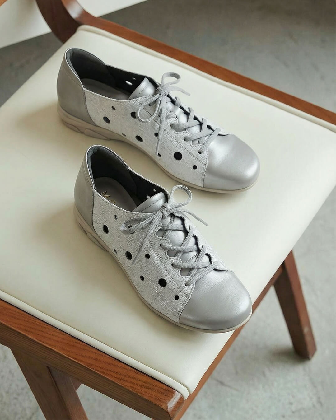 モネ Monet【88874】パンチングスニーカー｜HAYASHIGO ONLINE SHOP