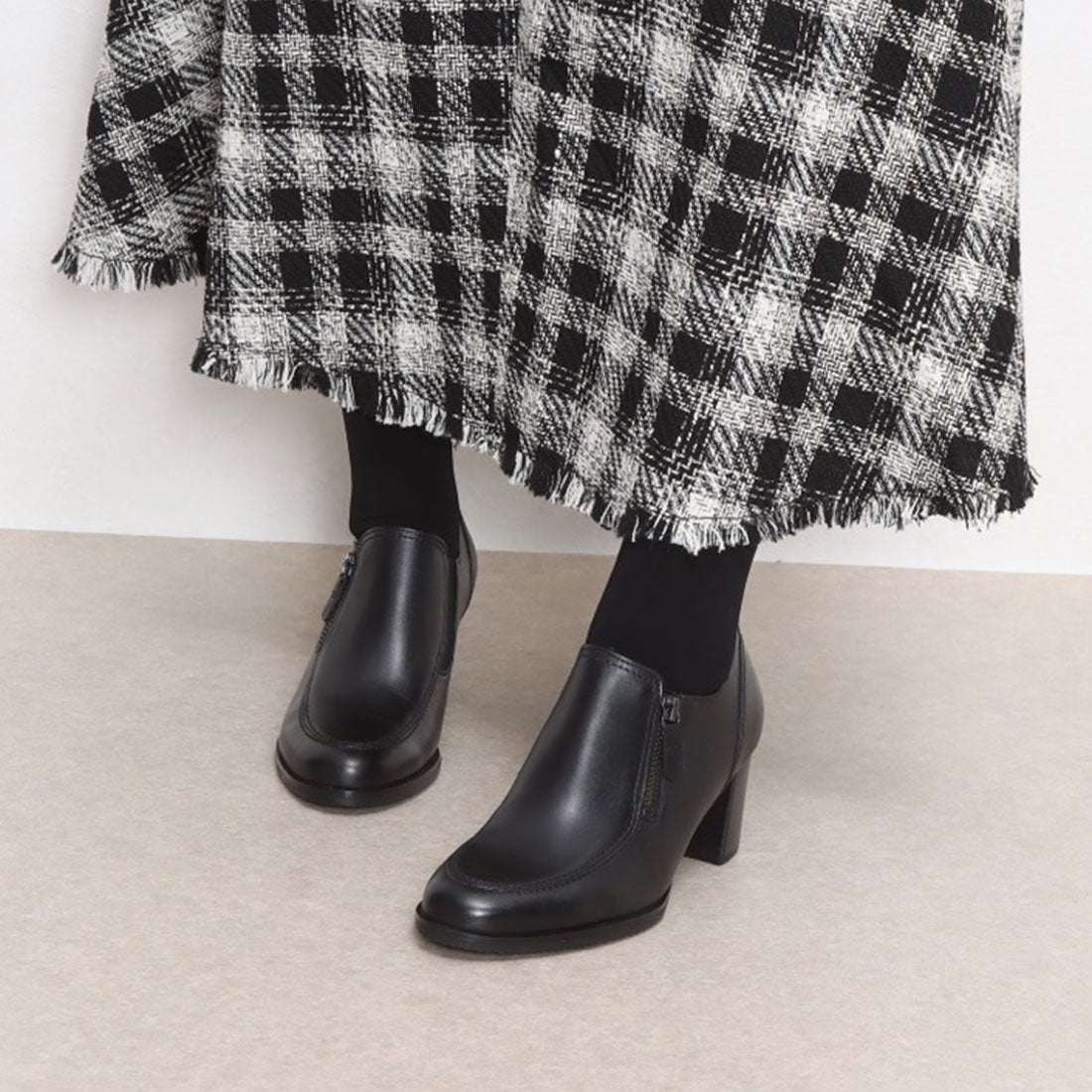 寒い日は黒タイツで。年間活躍の定番パンプス > HAYASHIGO ONLINE SHOP