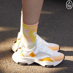 大人のハイテクスニーカー。