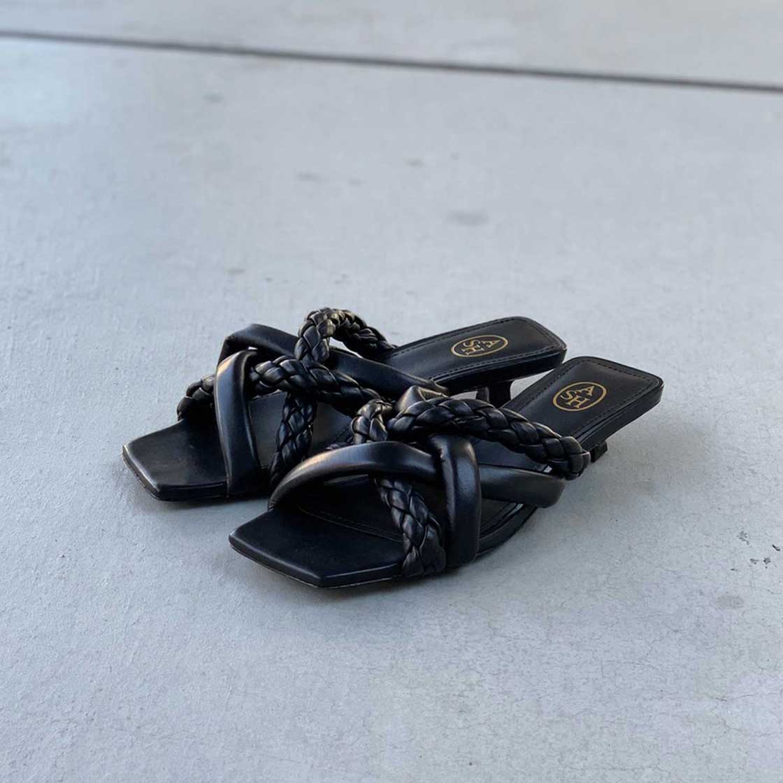 トレンドアイテム パデッドサンダル をチェック Hayashigo Online Shop トレンドアイテム パデッドサンダル をチェック Hayashigo Online Shop