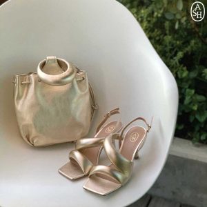 シューズ×バッグのカラー合わせで上級コーデ