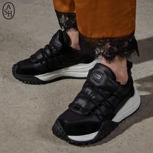 ぽってりフォルムが可愛いパフィースニーカー