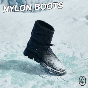 ナイロンブーツで足元を暖かくトレンディーに