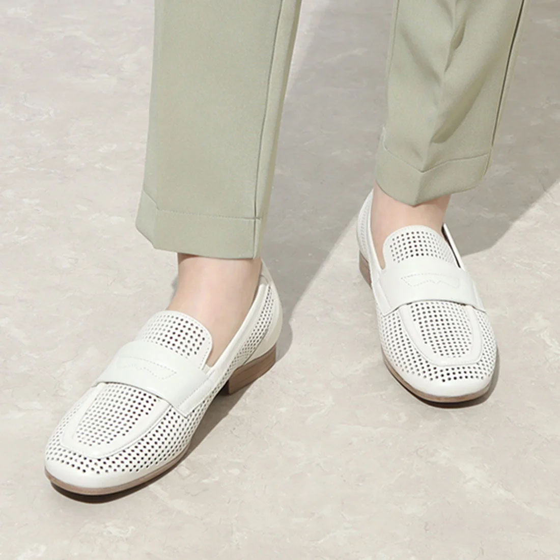 E COX プレーントゥ パンチングレザー ホワイト イングランド製 GEORGE COX プレーントゥ パンチングレザー ホワイト イングランド製