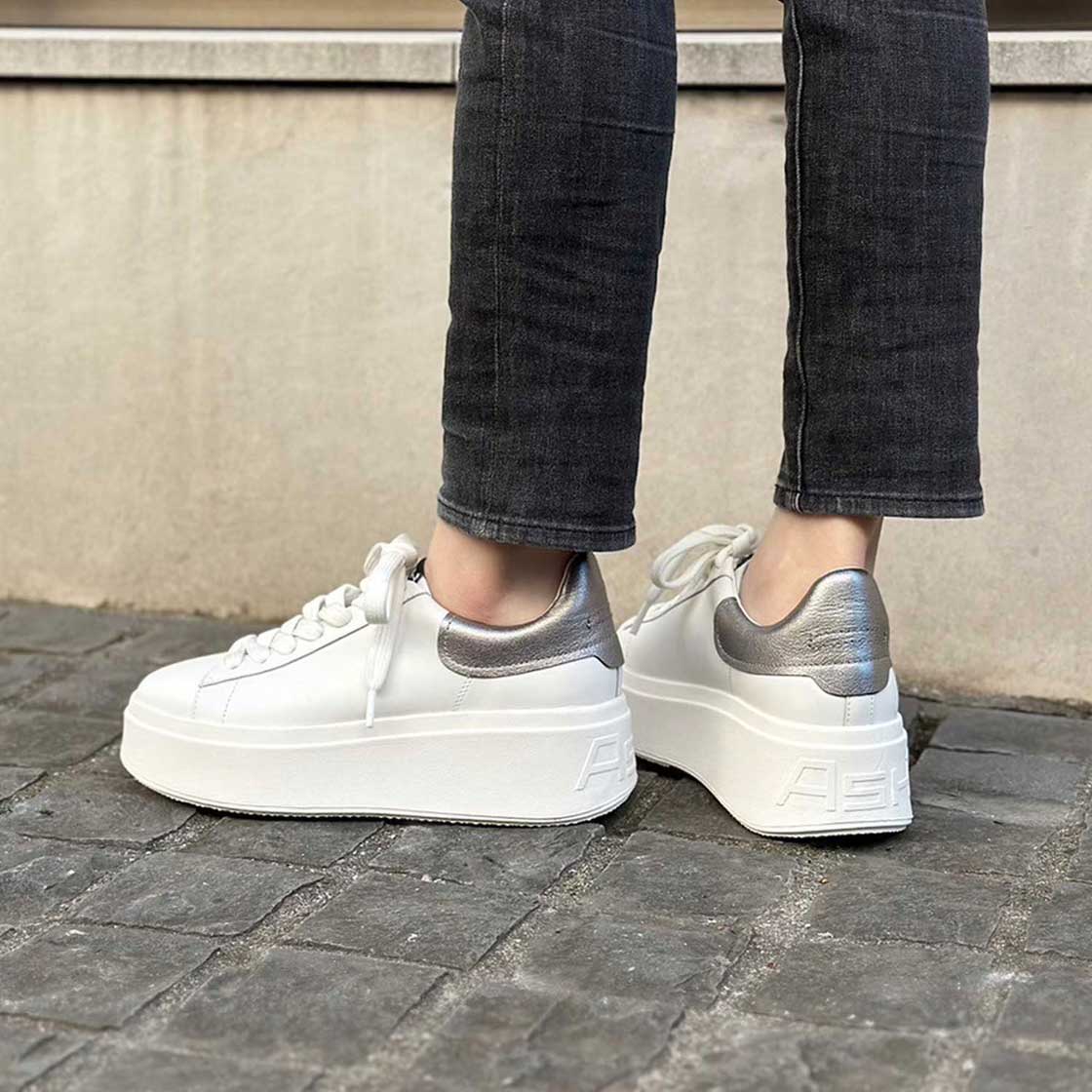 シルバーシューズでコーディネートにスパイスを > HAYASHIGO