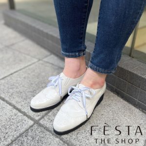 人気のレースアップシューズに新色登場！