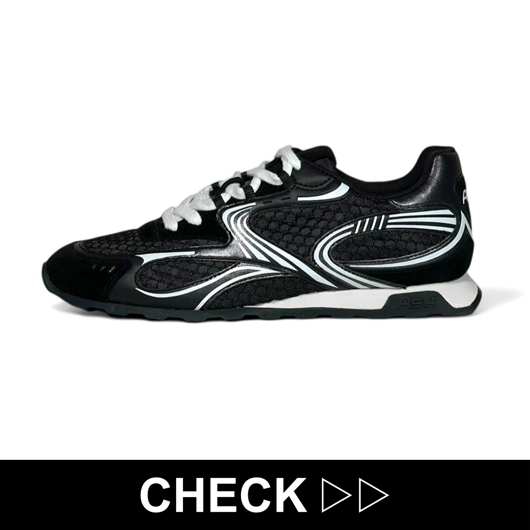 ブラックスニーカー