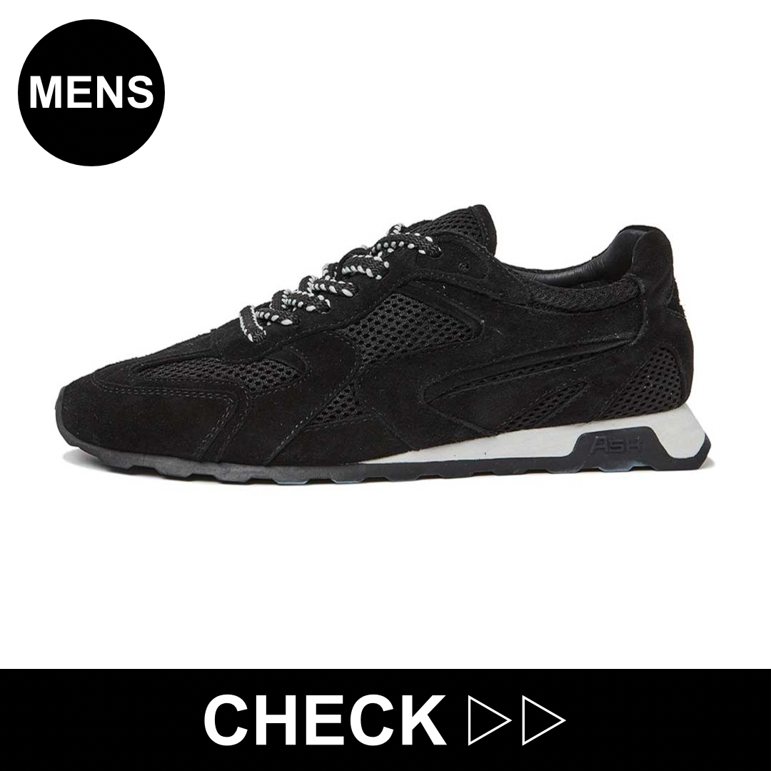 ブラックスニーカー