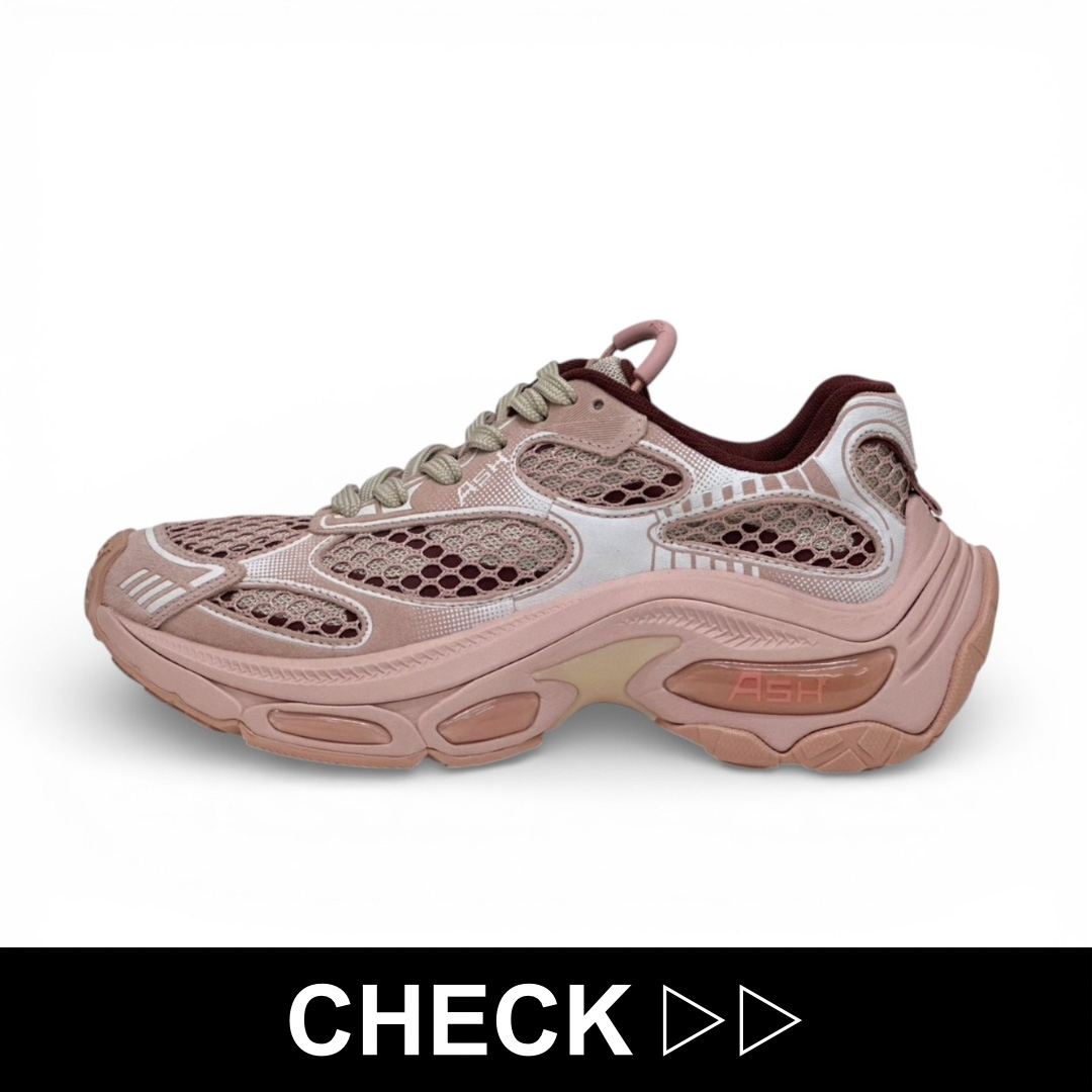 ピンクスニーカー