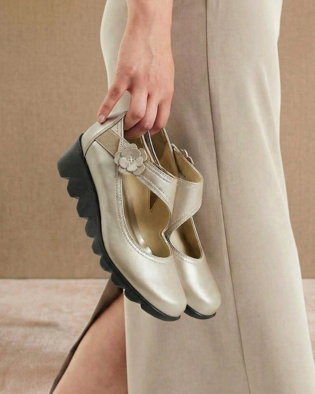 【24553】軽量ベルトデザインパンプス