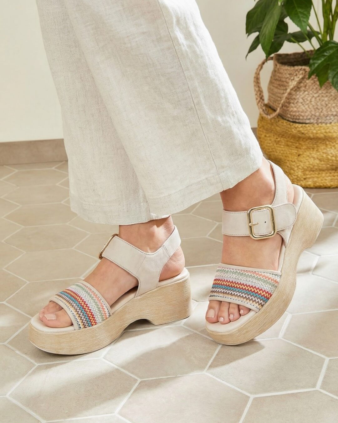 【84526】厚底サンダル